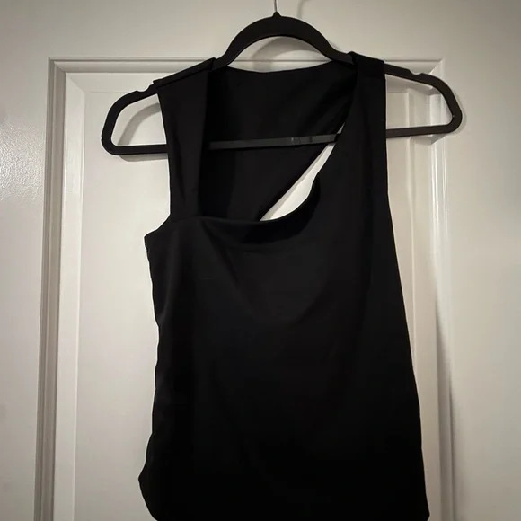 Commense Black Asymmetrical Tank Top - Picture 2 of 4